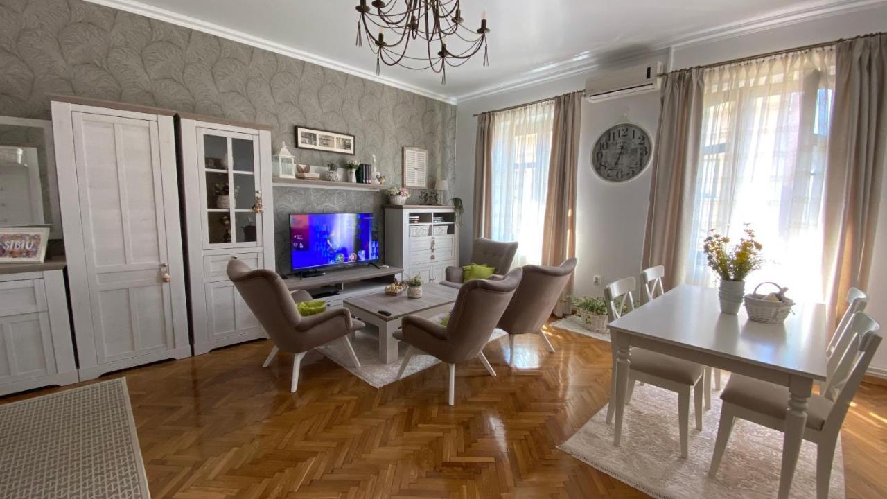 Old Town Apartment Ana Sibiu Buitenkant foto