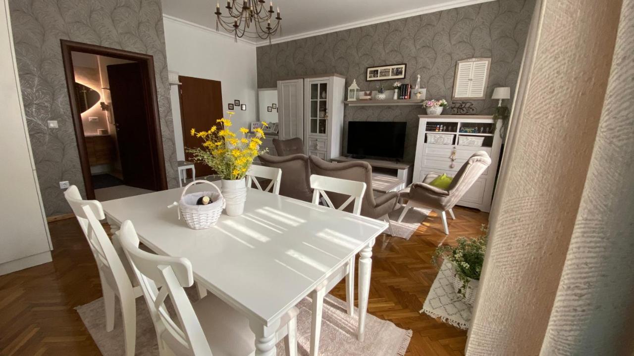 Old Town Apartment Ana Sibiu Buitenkant foto