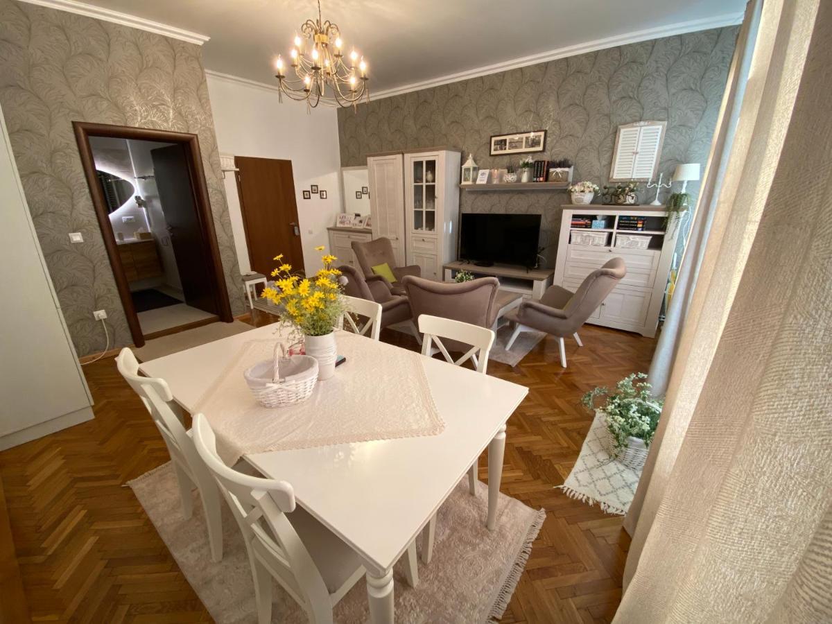 Old Town Apartment Ana Sibiu Buitenkant foto